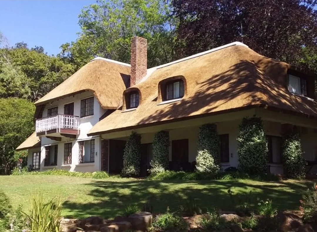 Luxurious thatched roof house exterior showcasing Thatchcore's premium craftsmanship